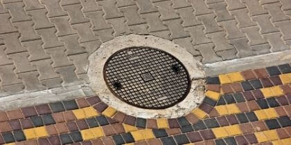 What manhole cover load rating is needed for a domestic driveway?